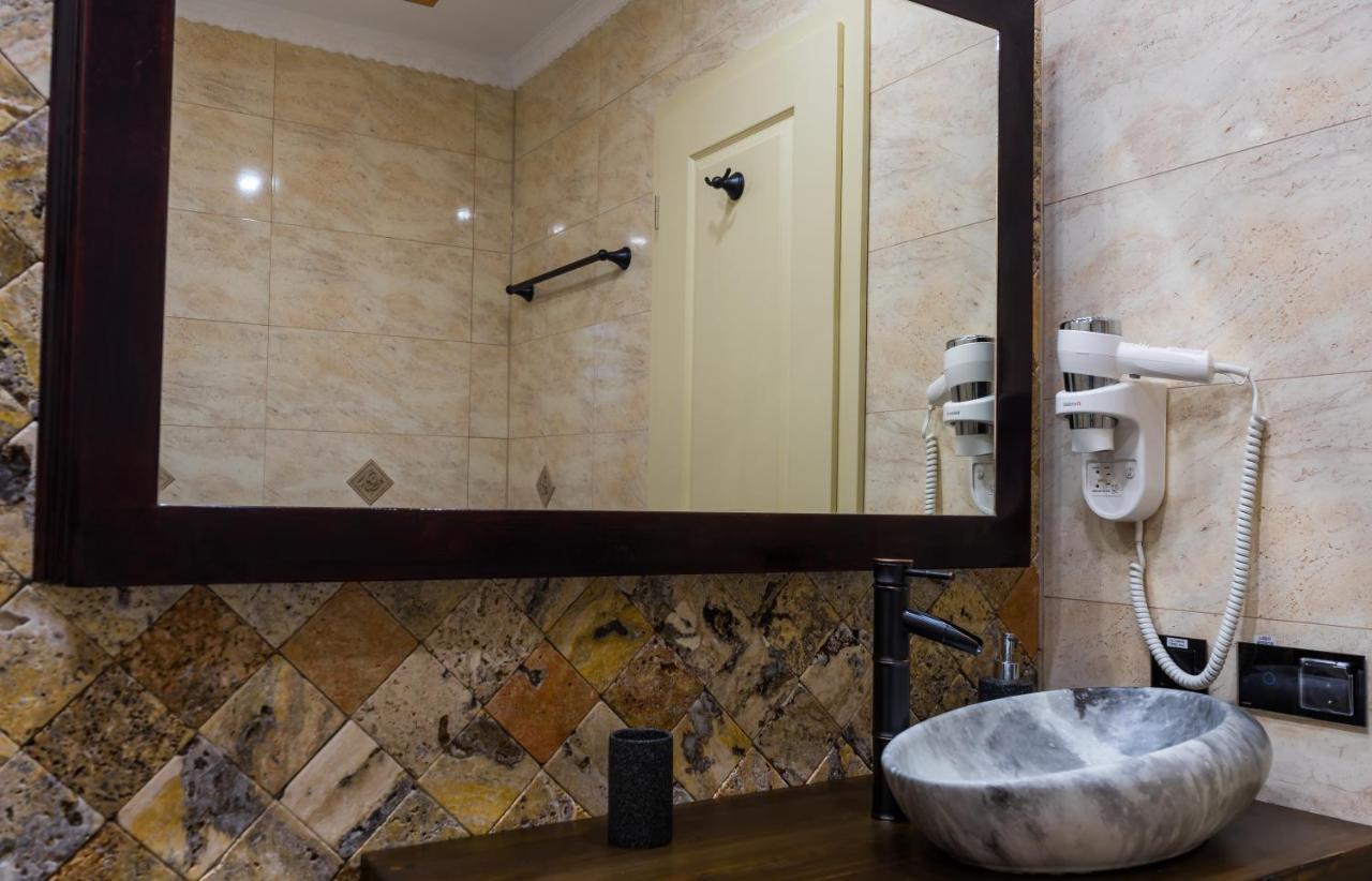Cyborg Flat Petrosani Apartman Kültér fotó